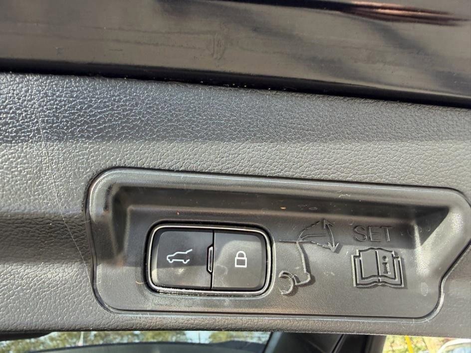 Used 2022 Ford Explorer XLT w/ Equipment Group 202A image 22