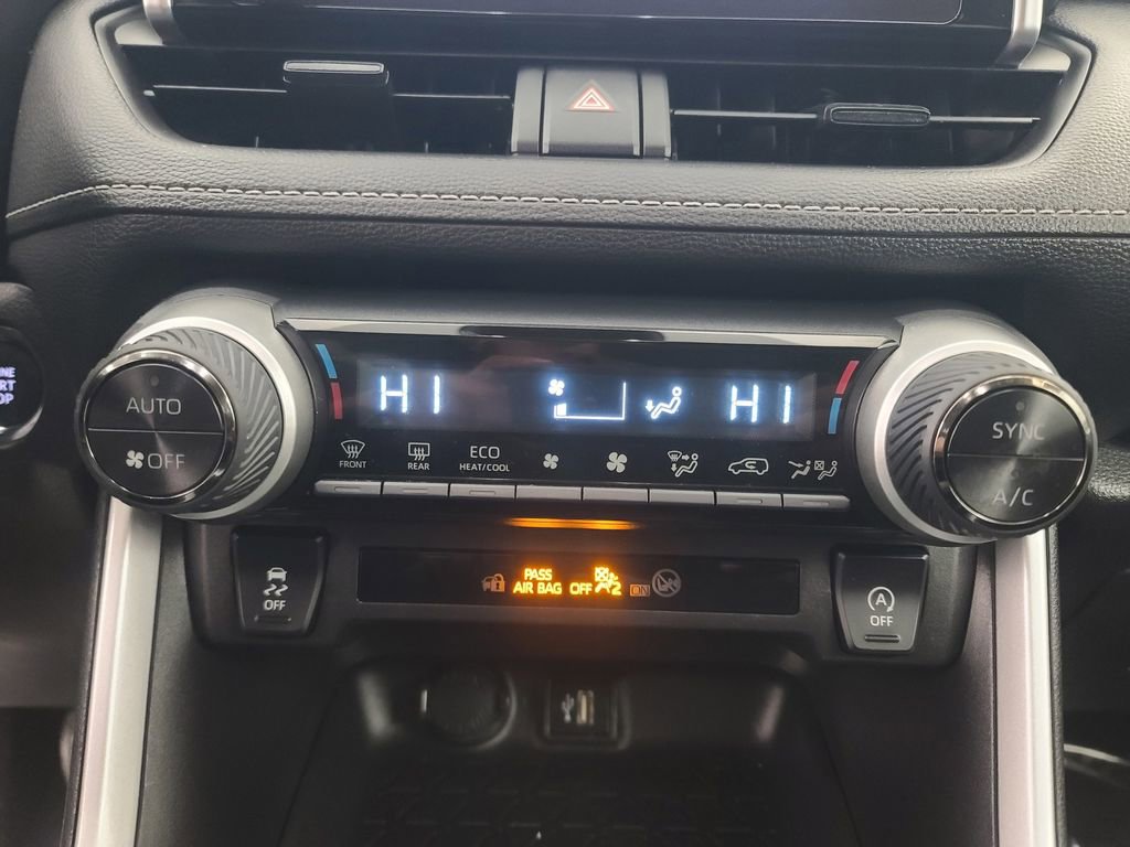 Used 2025 Toyota RAV4 XLE image 34