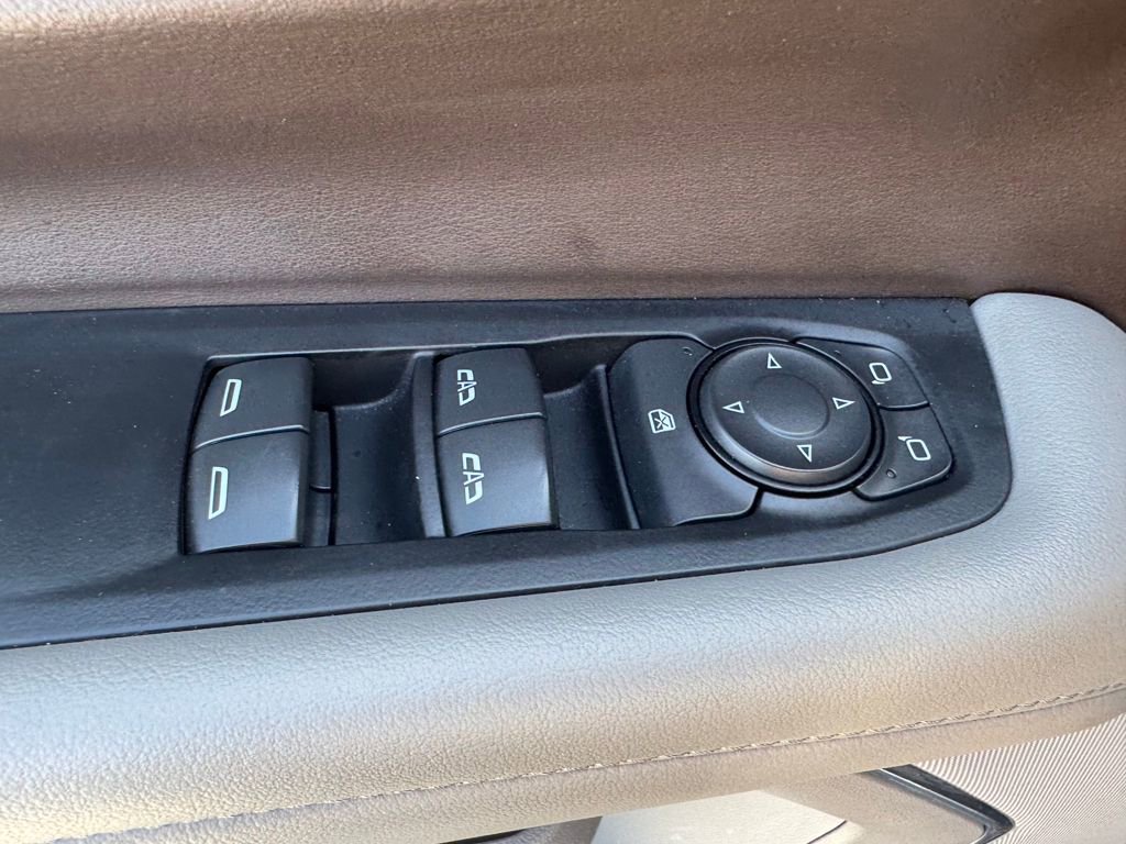 Used 2025 Chevrolet Suburban LT image 19