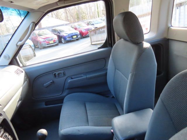 Used 2004 Nissan Frontier XE w/ (BGP) Basic Gear Pkg image 13