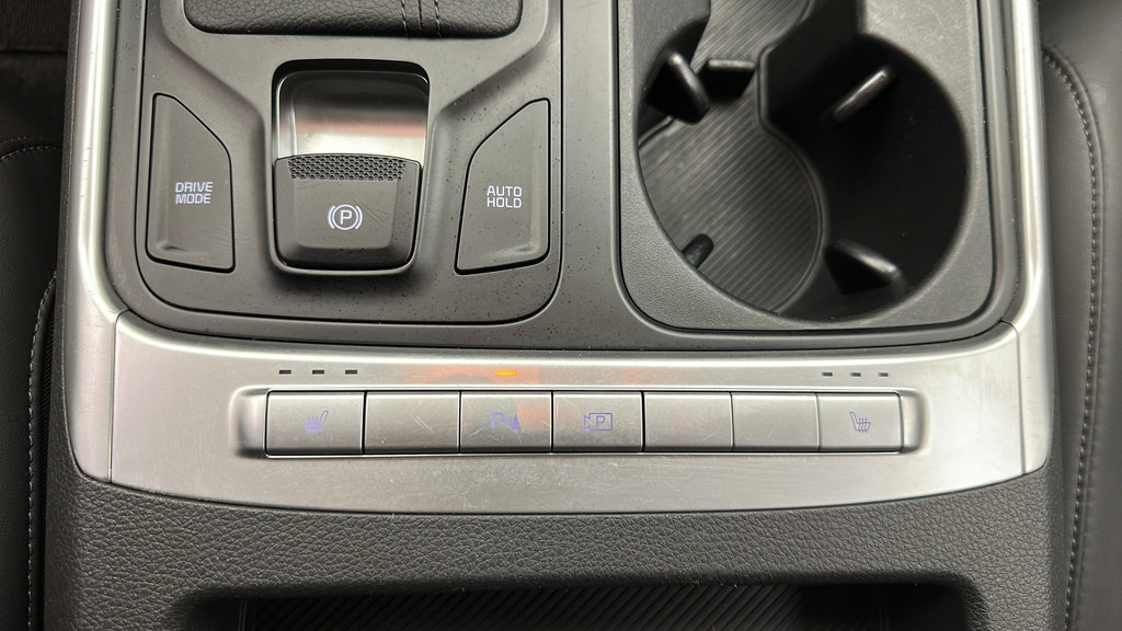 Used 2025 Kia Carnival FWD image 21