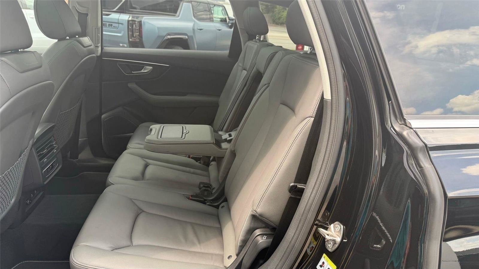 Used 2025 Audi Q7 3.0T Premium Plus AWD/4WD image 38