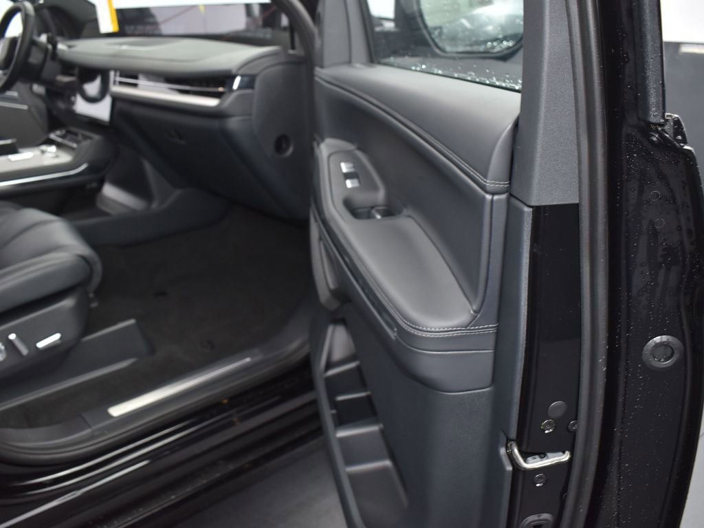 New 2026 Lincoln Navigator Reserve w/ Jet Appearance Package AWD/4WD image 17