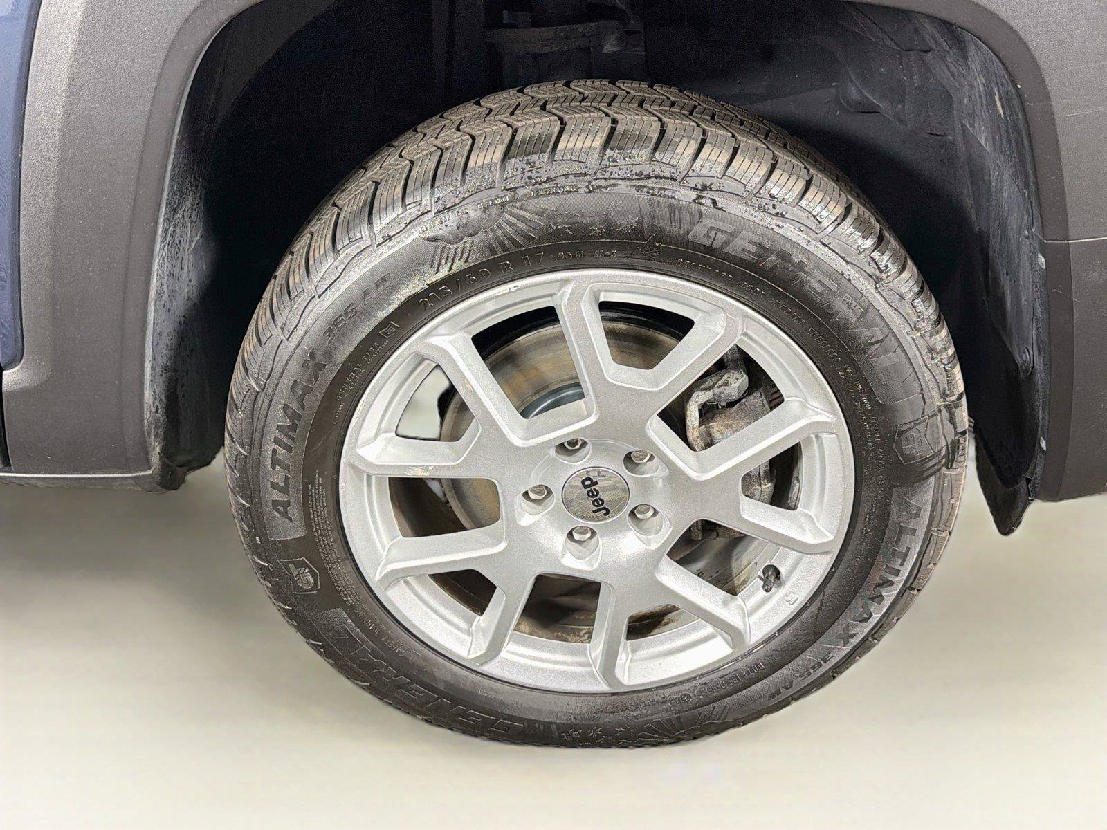 Used 2022 Jeep Renegade Latitude AWD/4WD image 35