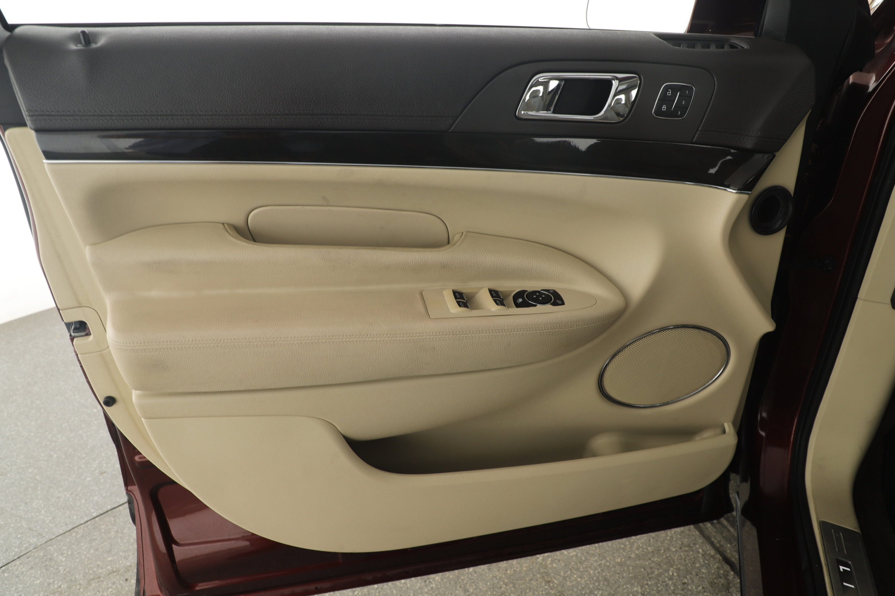 Used 2016 Lincoln MKT AWD w/ Equipment Group 201A image 8