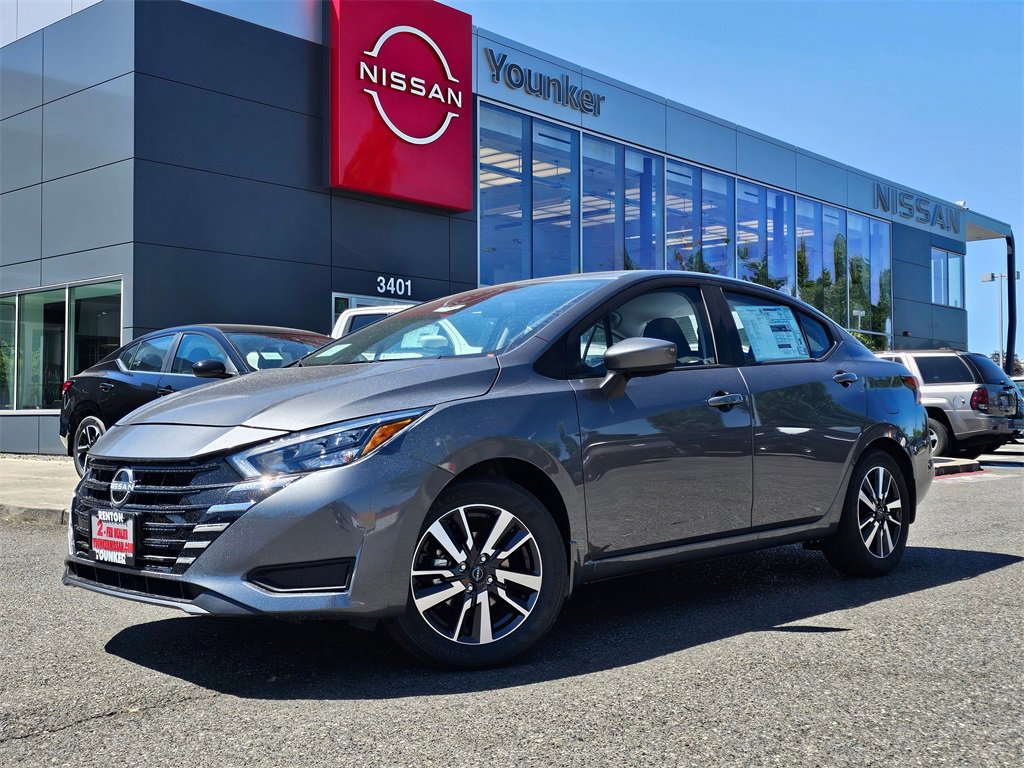 New 2025 Nissan Versa SV w/ Trunk Package