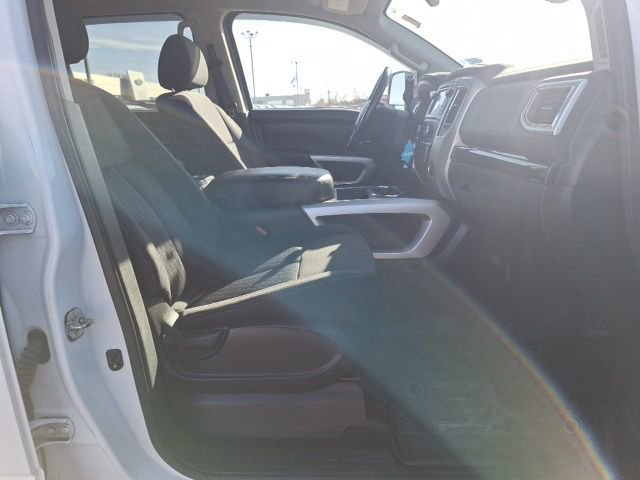 Used 2018 Nissan Titan SV image 13