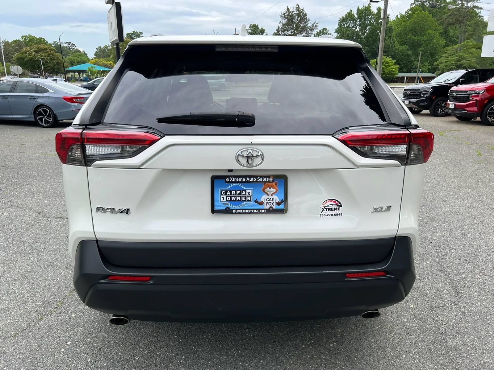 Used 2022 Toyota RAV4 XLE Premium FWD image 5