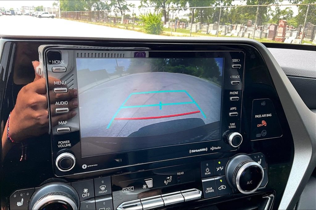 Used 2022 Toyota Highlander XLE FWD image 20