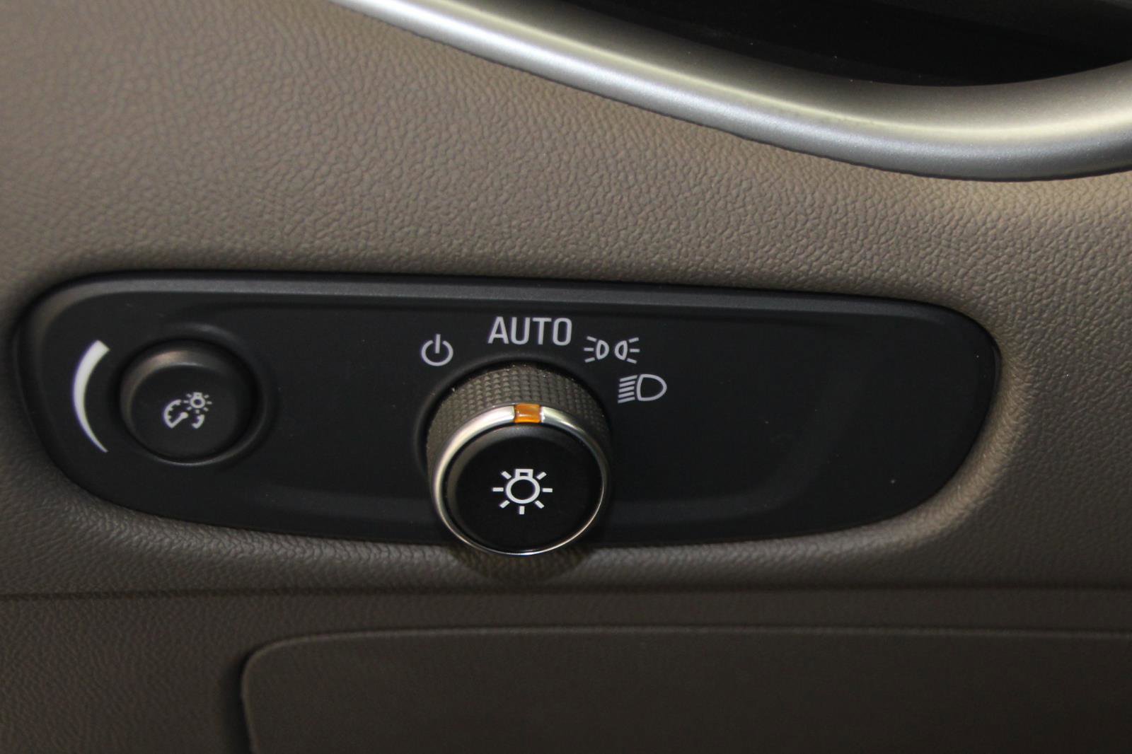 Used 2025 Chevrolet Malibu LS image 12