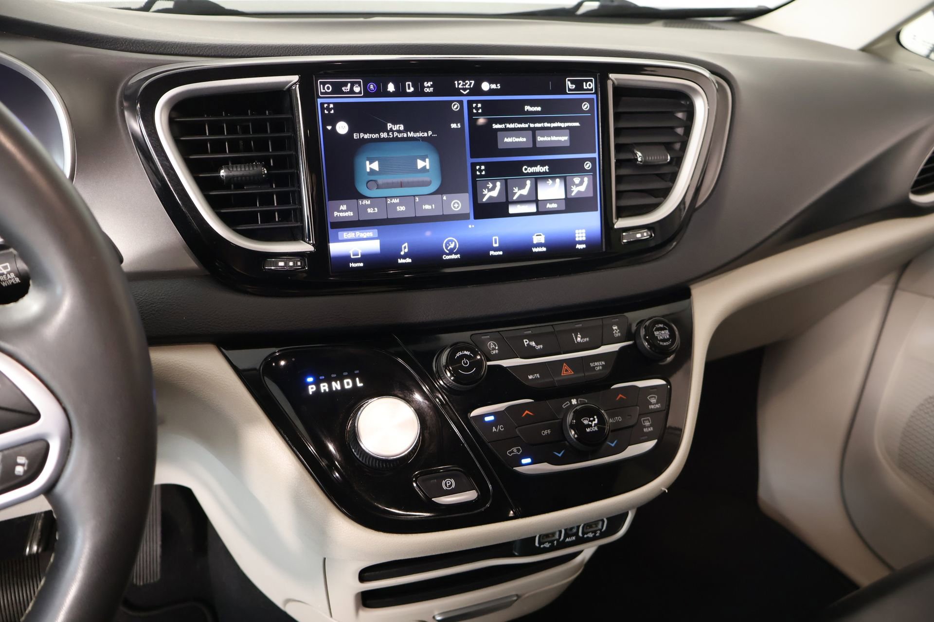 Used 2023 Chrysler Pacifica Touring-L FWD image 5