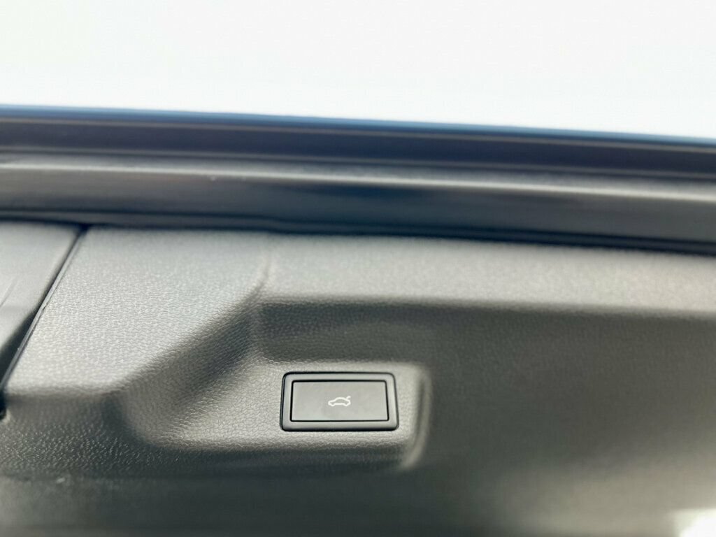 Used 2025 Volkswagen ID. Buzz Pro S RWD image 10