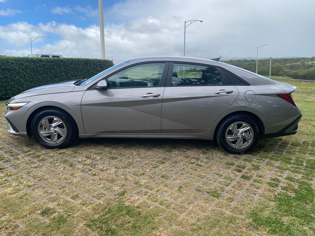 Certified 2025 Hyundai Elantra SE FWD image 22