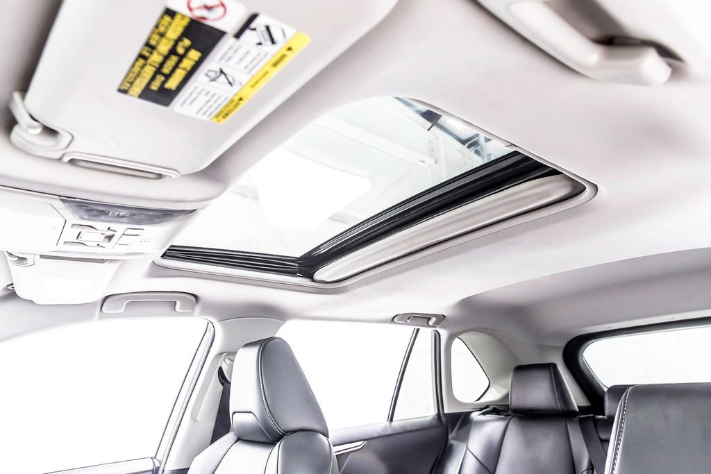Used 2020 Toyota RAV4 XLE Premium FWD image 15