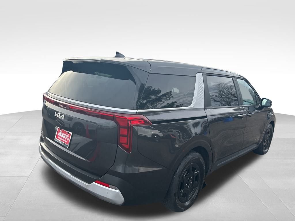 Used 2025 Kia Carnival image 5