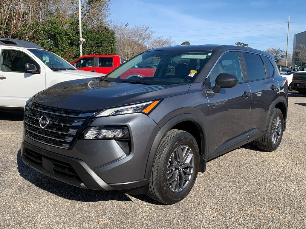 Used 2025 Nissan Rogue S image 4