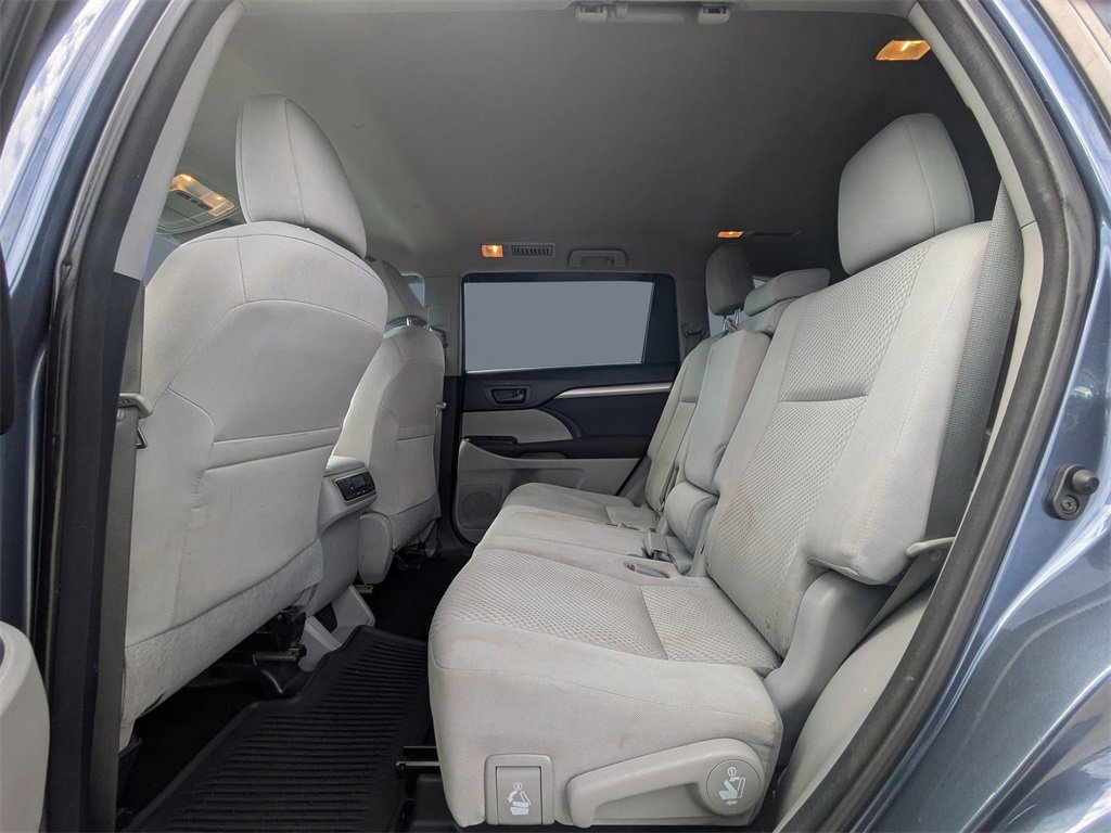 Used 2015 Toyota Highlander LE image 14