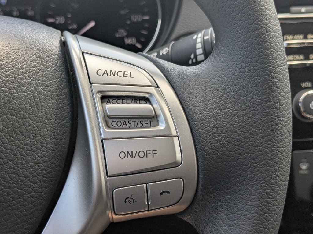 Used 2015 Nissan Rogue SV FWD image 11