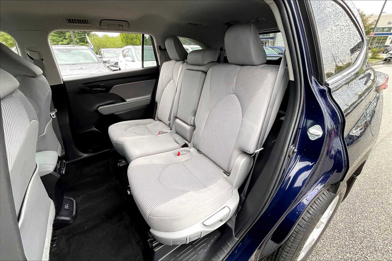 Used 2023 Toyota Highlander L image 18