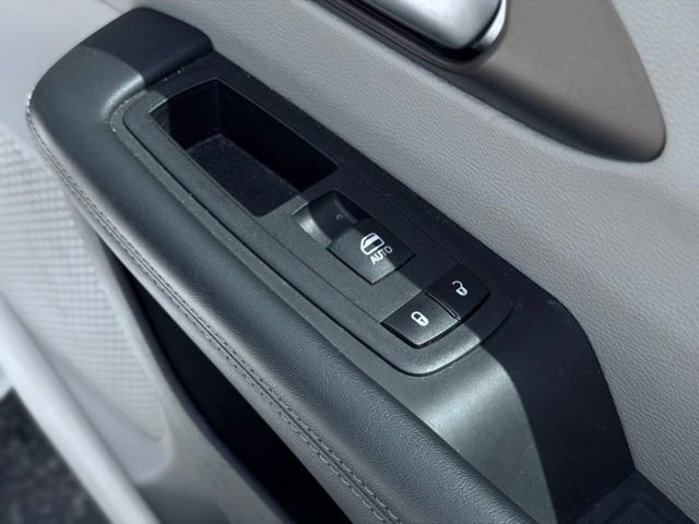 Certified 2023 Chrysler Voyager LX FWD image 17