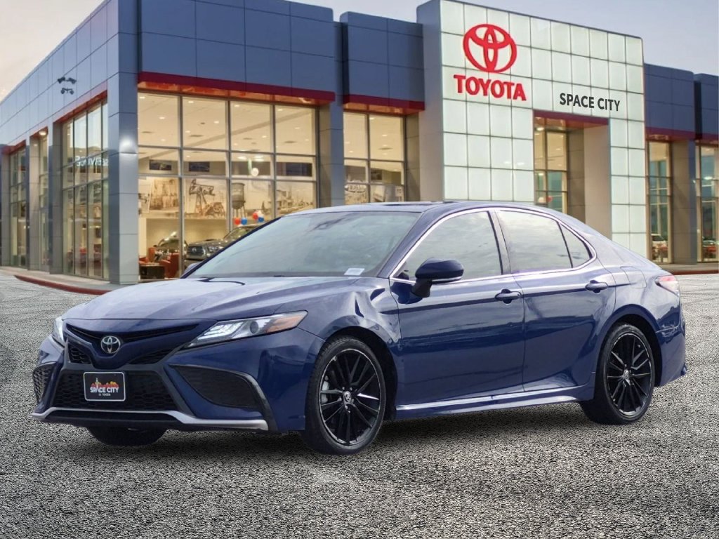 Used 2023 Toyota Camry XSE FWD image 2