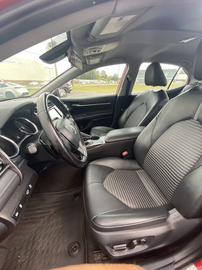 Used 2020 Toyota Camry SE image 8