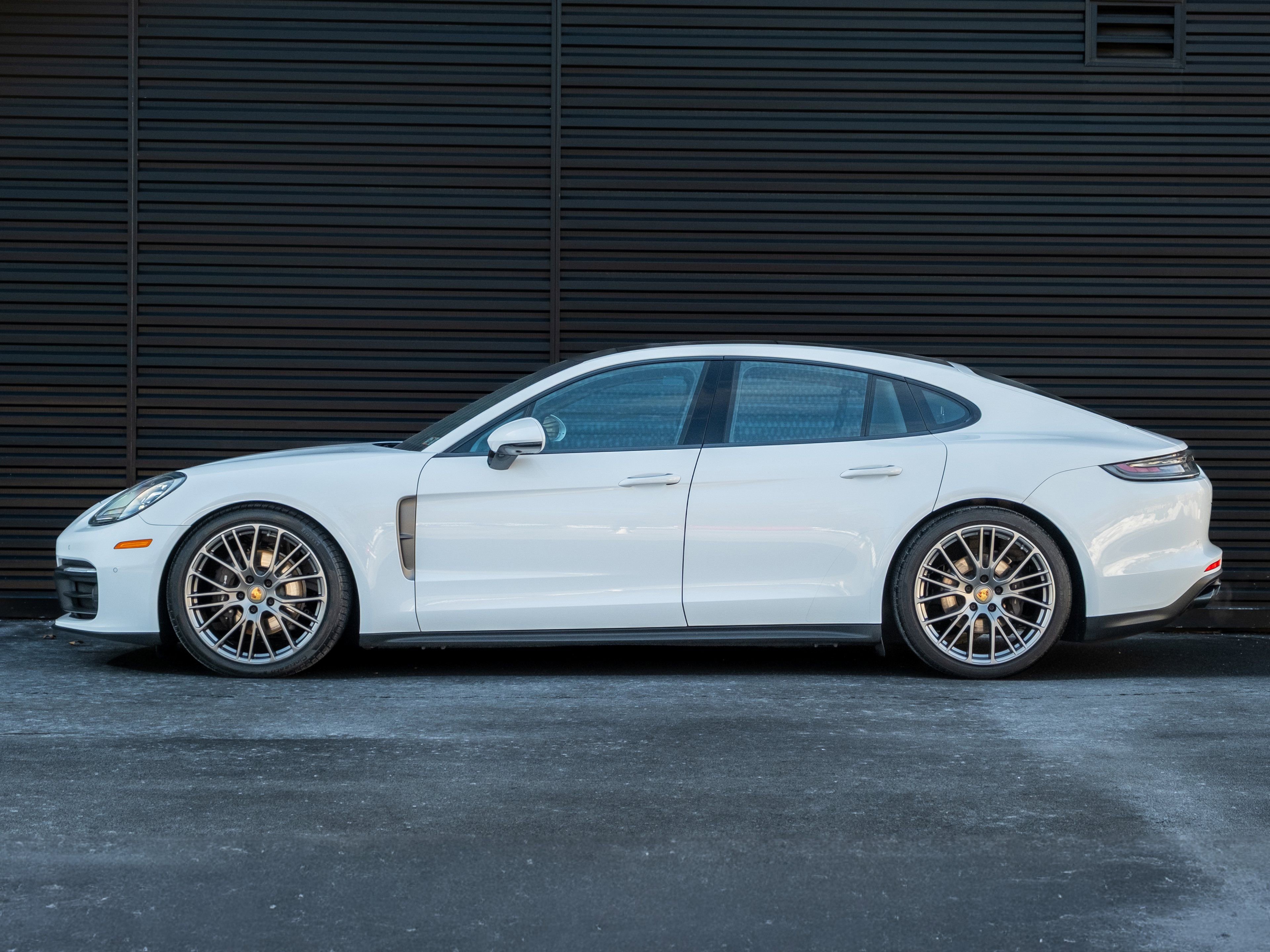 Certified 2023 Porsche Panamera 4 Platinum Edition AWD/4WD image 2