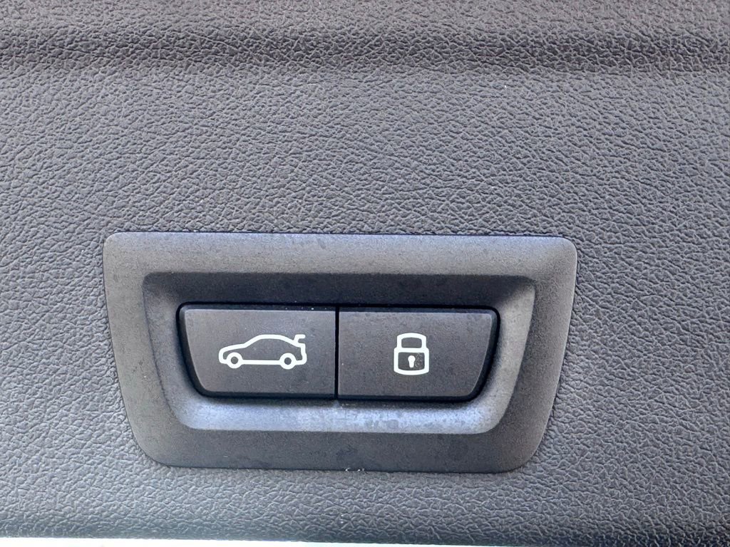 Used 2025 BMW X6 M60i w/ Parking Assistance Package image 28