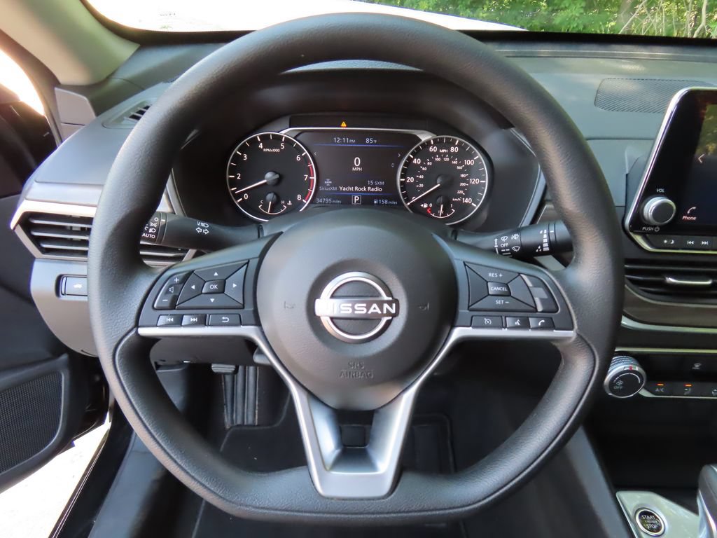 Used 2025 Nissan Altima 2.5 SV FWD image 11