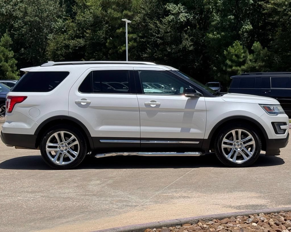 Used 2017 Ford Explorer XLT w/ Equipment Group 202A FWD image 12