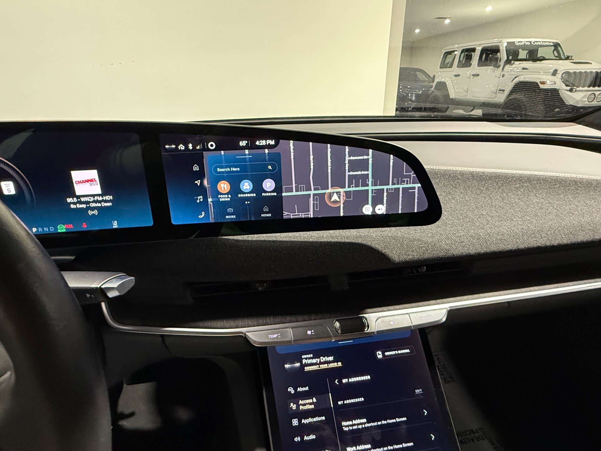 Used 2024 Lucid Air Touring AWD/4WD image 33