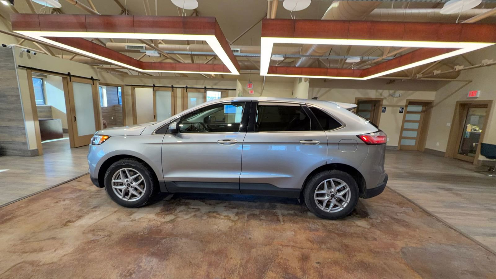 Used 2024 Ford Edge SEL w/ Cold Weather Package image 6