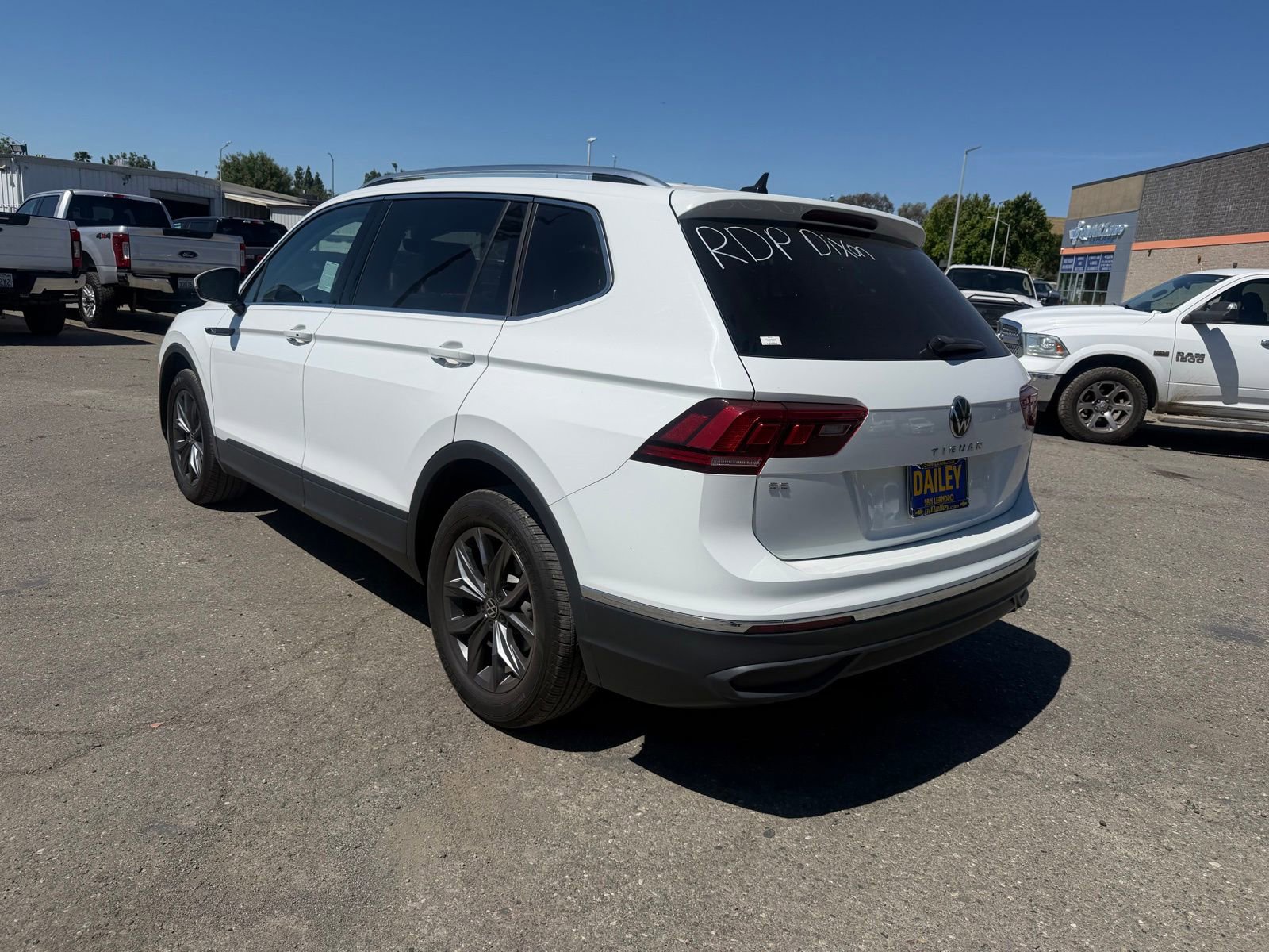 Used 2022 Volkswagen Tiguan SE FWD image 3
