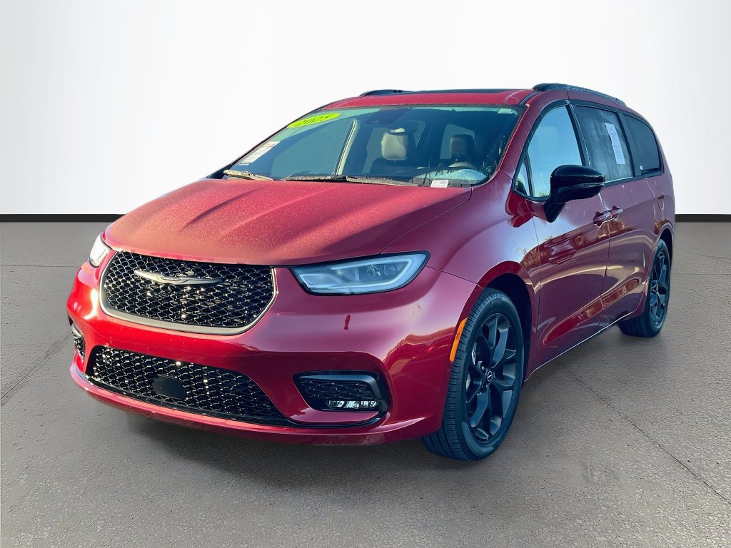 Used 2025 Chrysler Pacifica Limited FWD image 3
