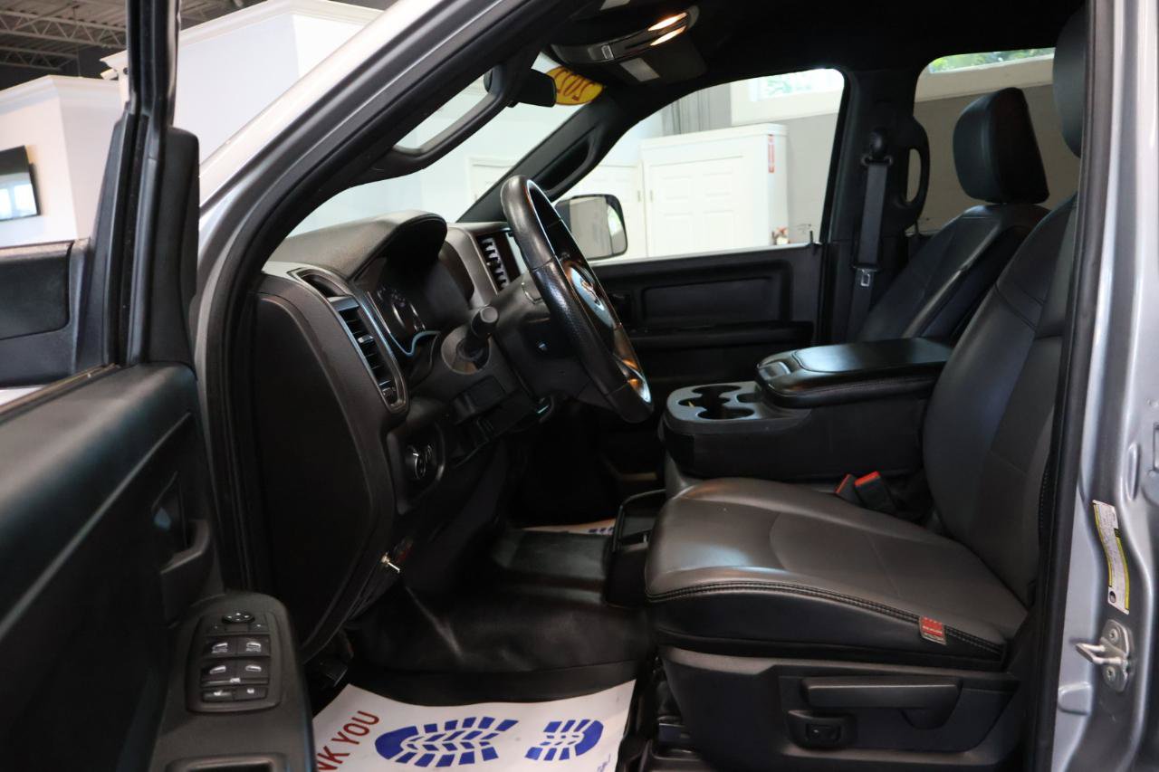 Used 2022 RAM 2500 Tradesman w/ Chrome Appearance Group AWD/4WD image 10