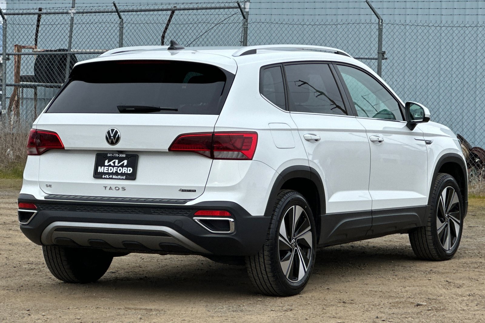 Used 2024 Volkswagen Taos SE image 4