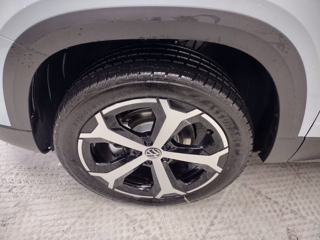 New 2026 Volkswagen Taos SEL image 5