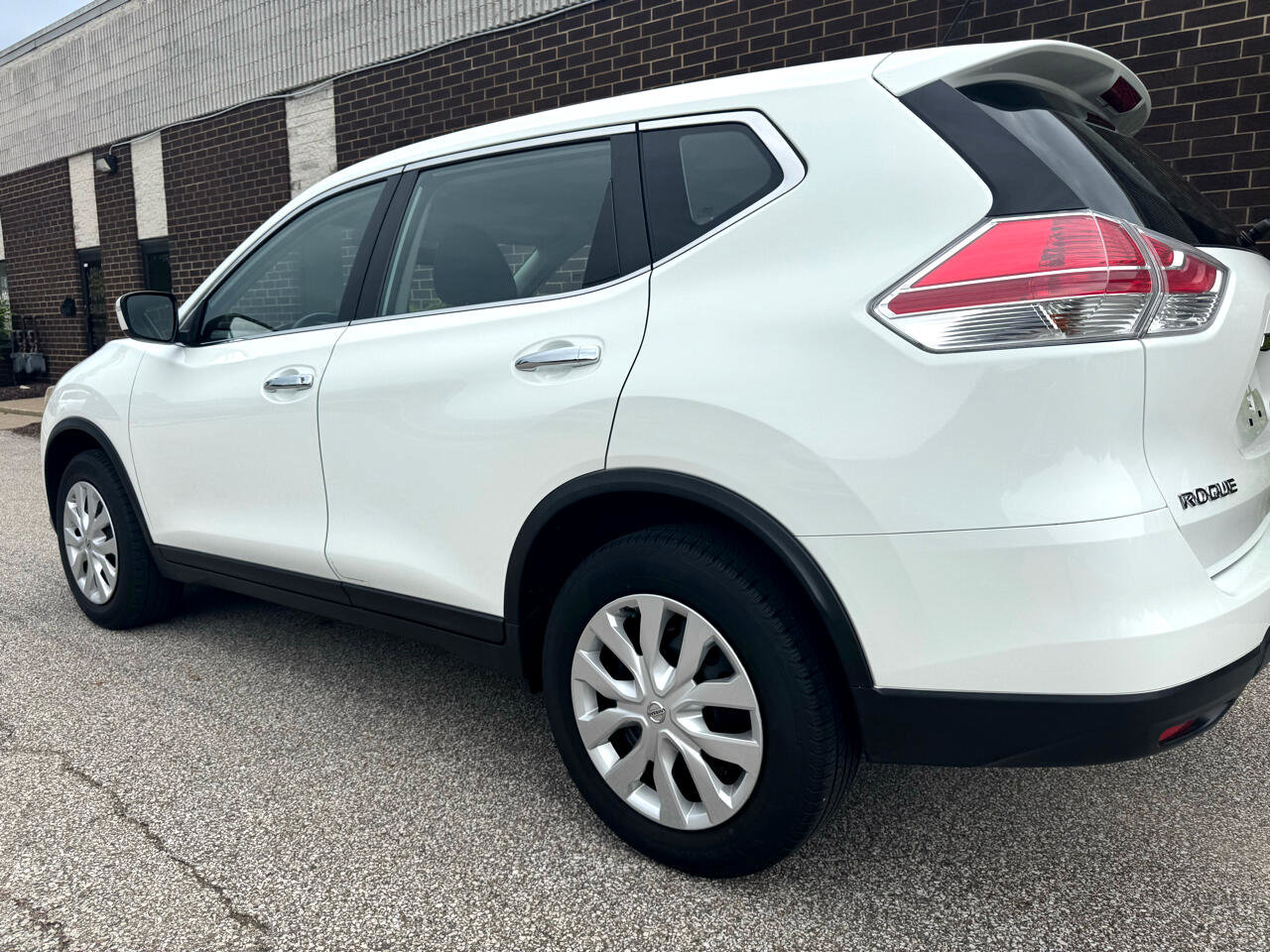 Used 2015 Nissan Rogue S image 30