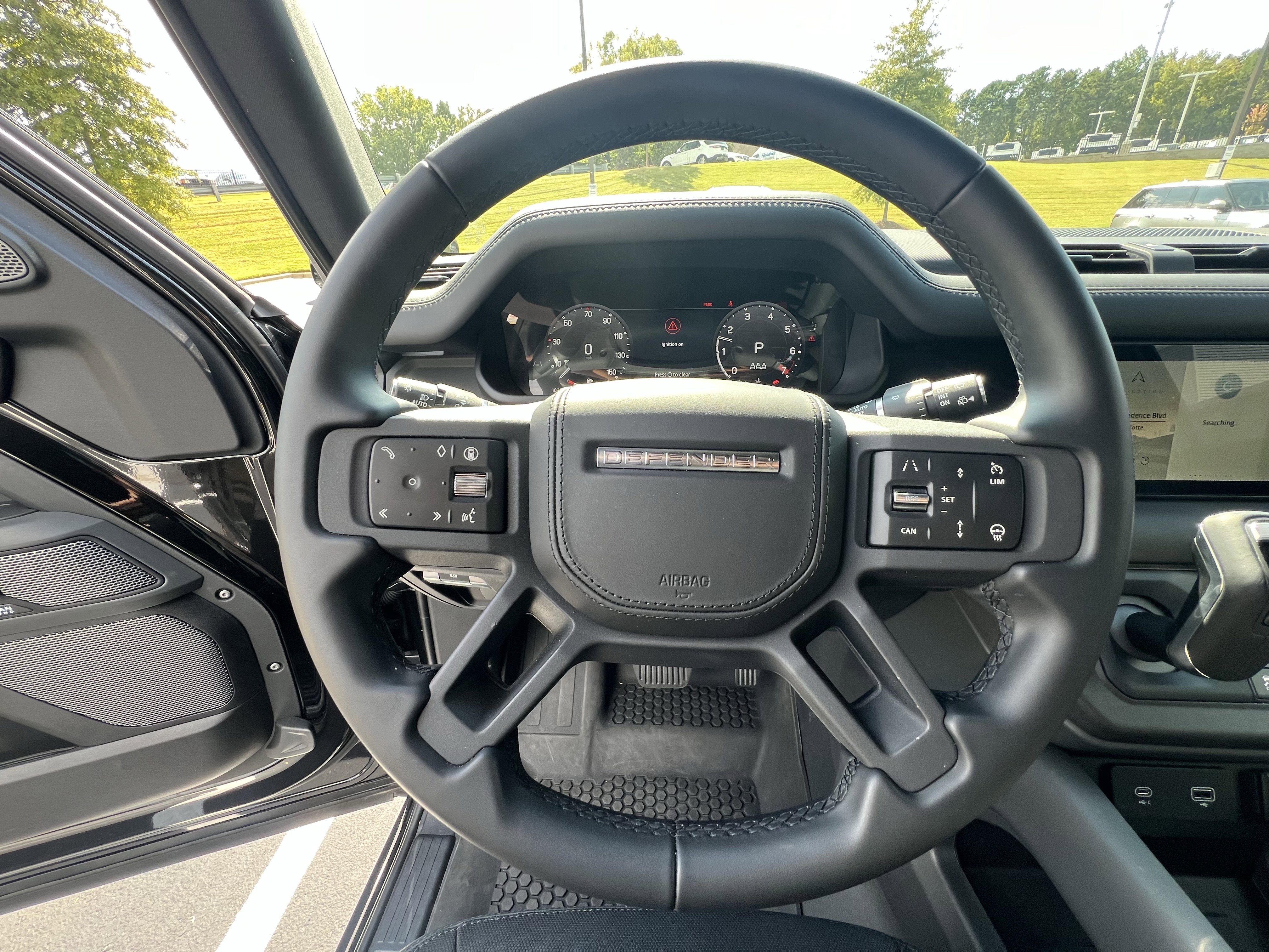 Used 2024 Land Rover Defender 90 X-Dynamic SE image 19