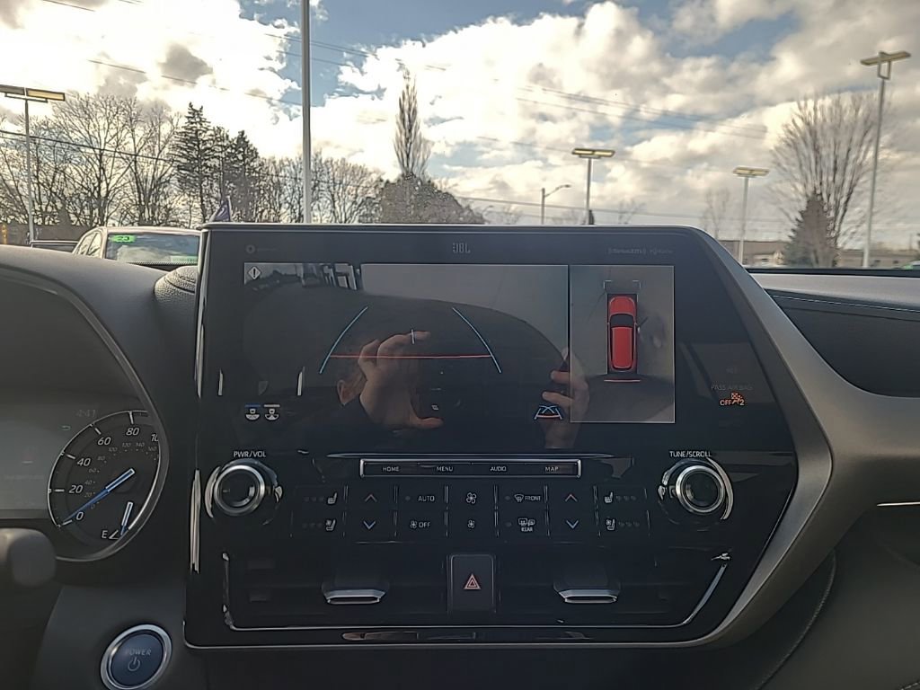 Used 2020 Toyota Highlander Limited AWD/4WD image 25