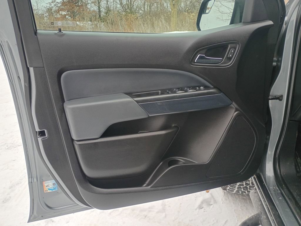 Used 2018 Chevrolet Colorado Z71 w/ LPO, Premium Interior Package image 10