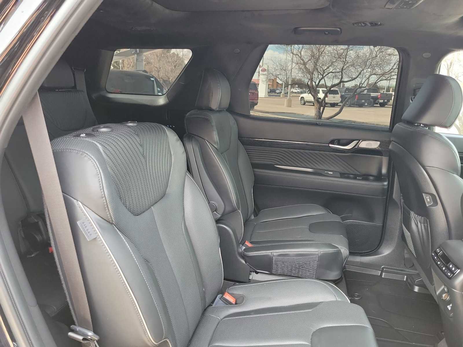 Used 2024 Hyundai Palisade Calligraphy image 17