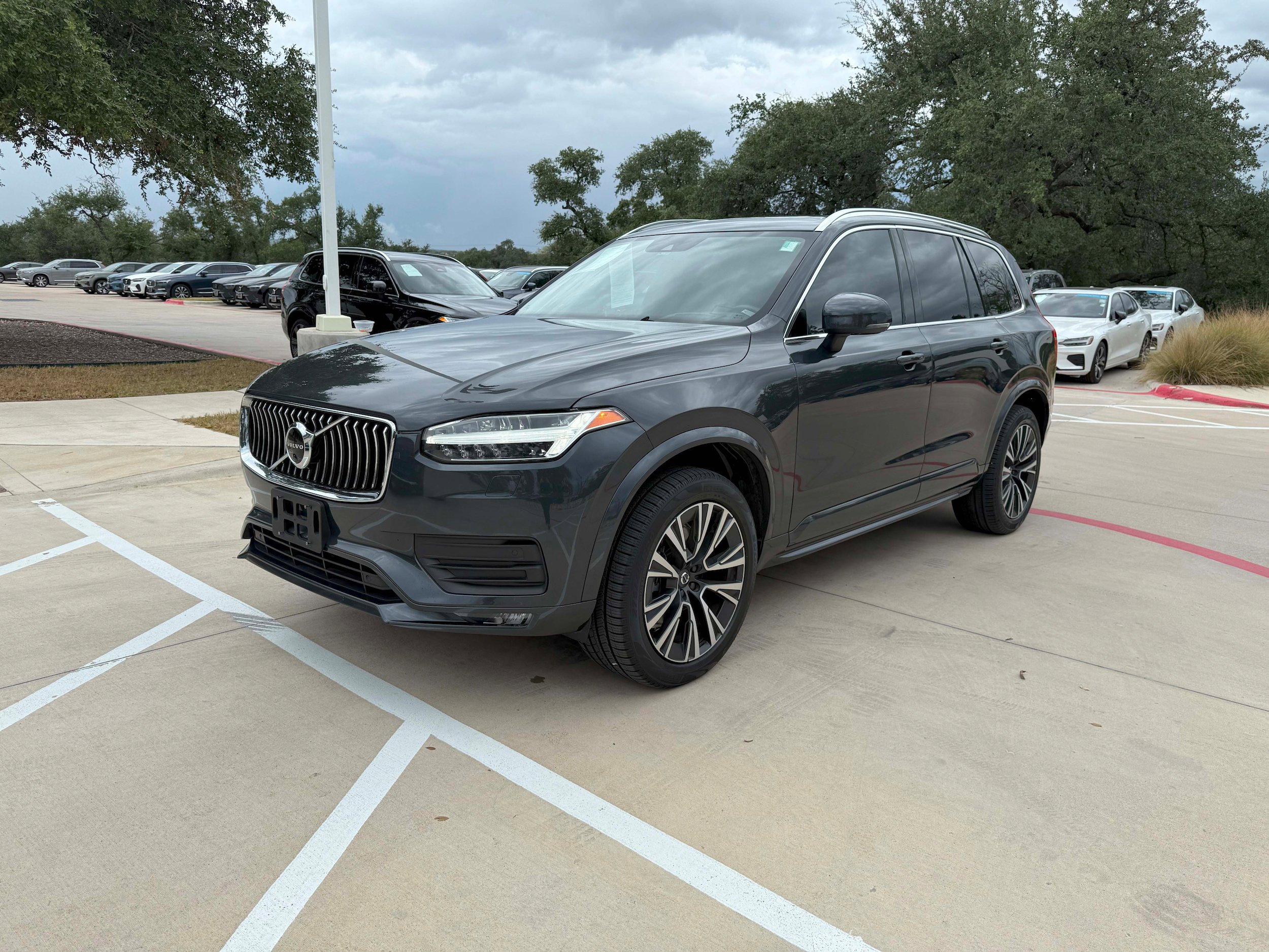 Used 2022 Volvo XC90 T6 Momentum image 9
