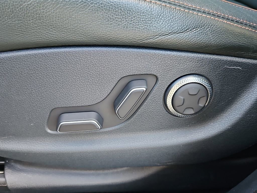 Used 2022 Genesis GV70 2.5T w/ Advanced Package image 12