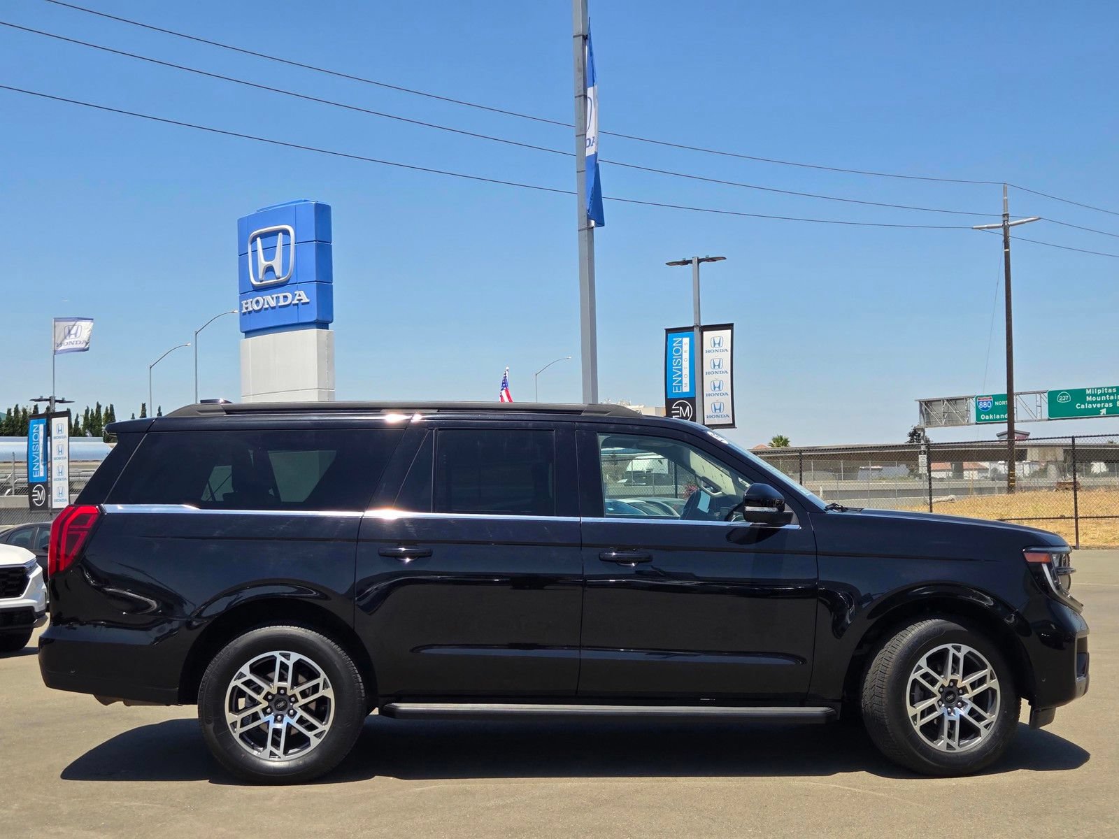 Used 2025 Ford Expedition Max Active AWD/4WD image 8