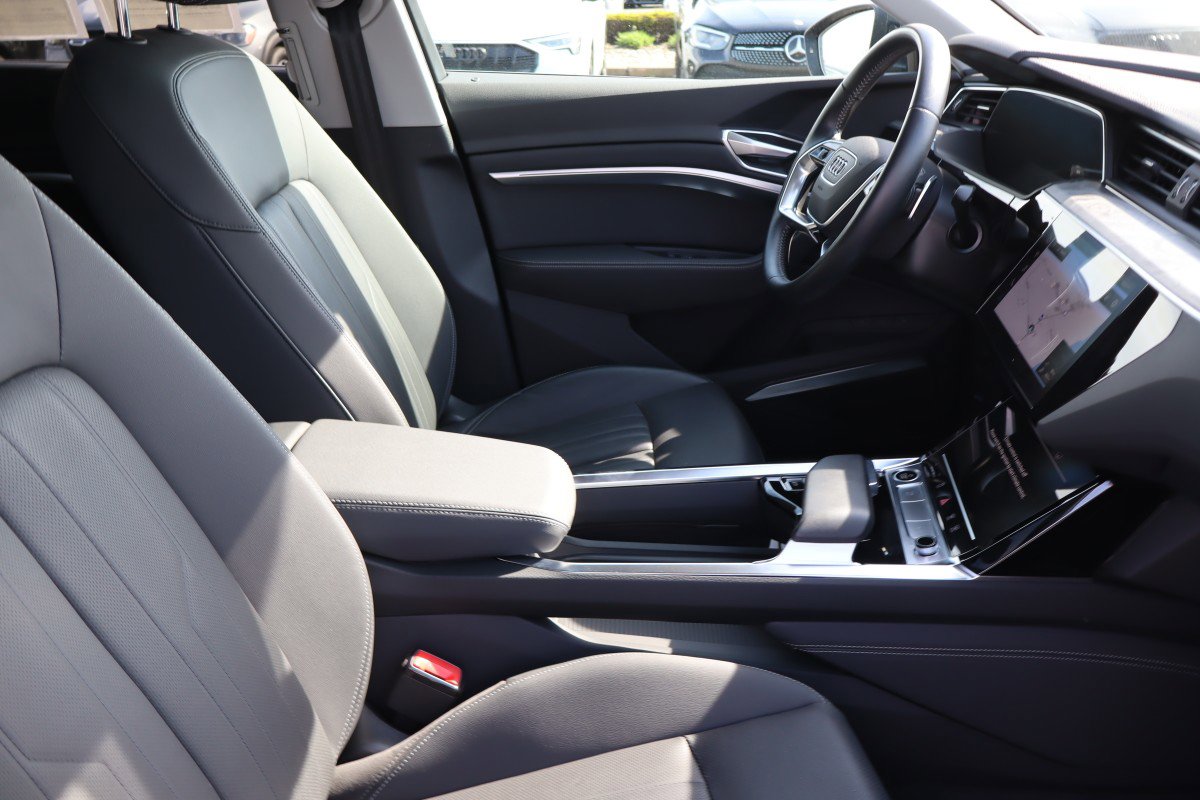 Used 2021 Audi e-tron Premium Plus w/ Premium Plus Package AWD/4WD image 14