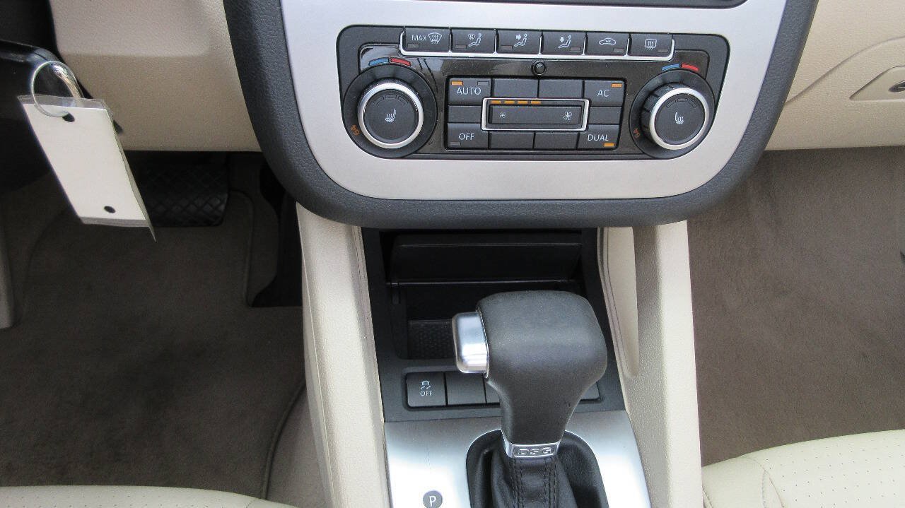 Used 2011 Volkswagen Eos Komfort FWD image 27
