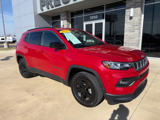 Used 2024 Jeep Compass Latitude AWD/4WD image 3