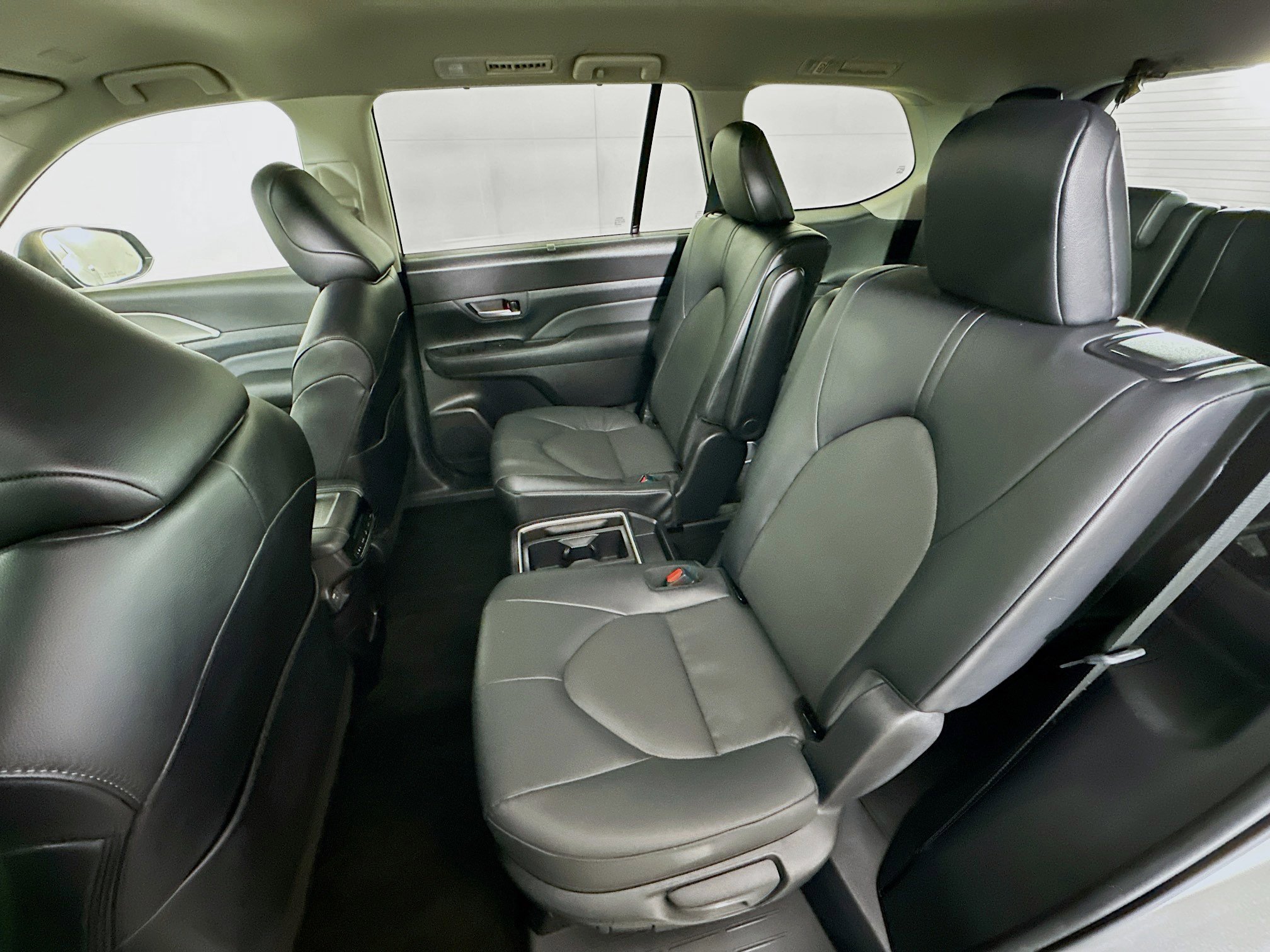 Used 2025 Toyota Grand Highlander AWD image 28