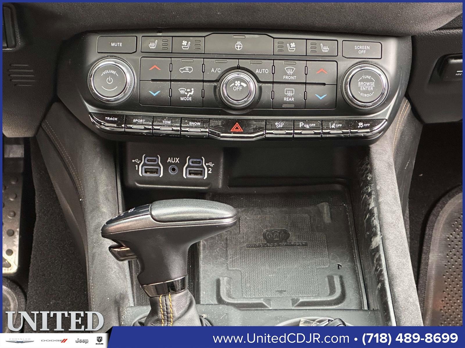 Used 2023 Dodge Durango R/T w/ Hemi Orange Plus Package image 24